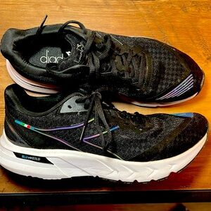 Diadora Mythos Running Shoes - less than 25 miles